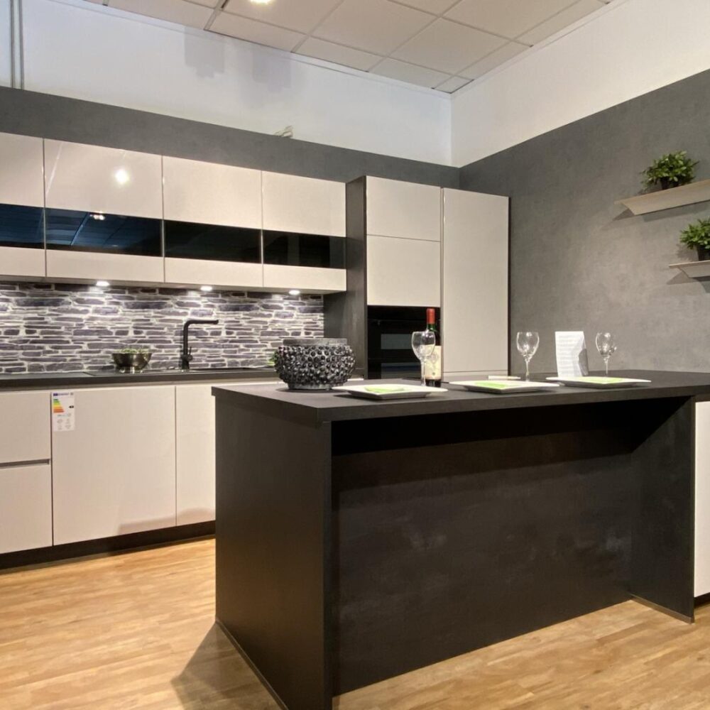 Nobilia - Flash Seidengrau Designerstück mit Insel, 2 Zonen Backofen