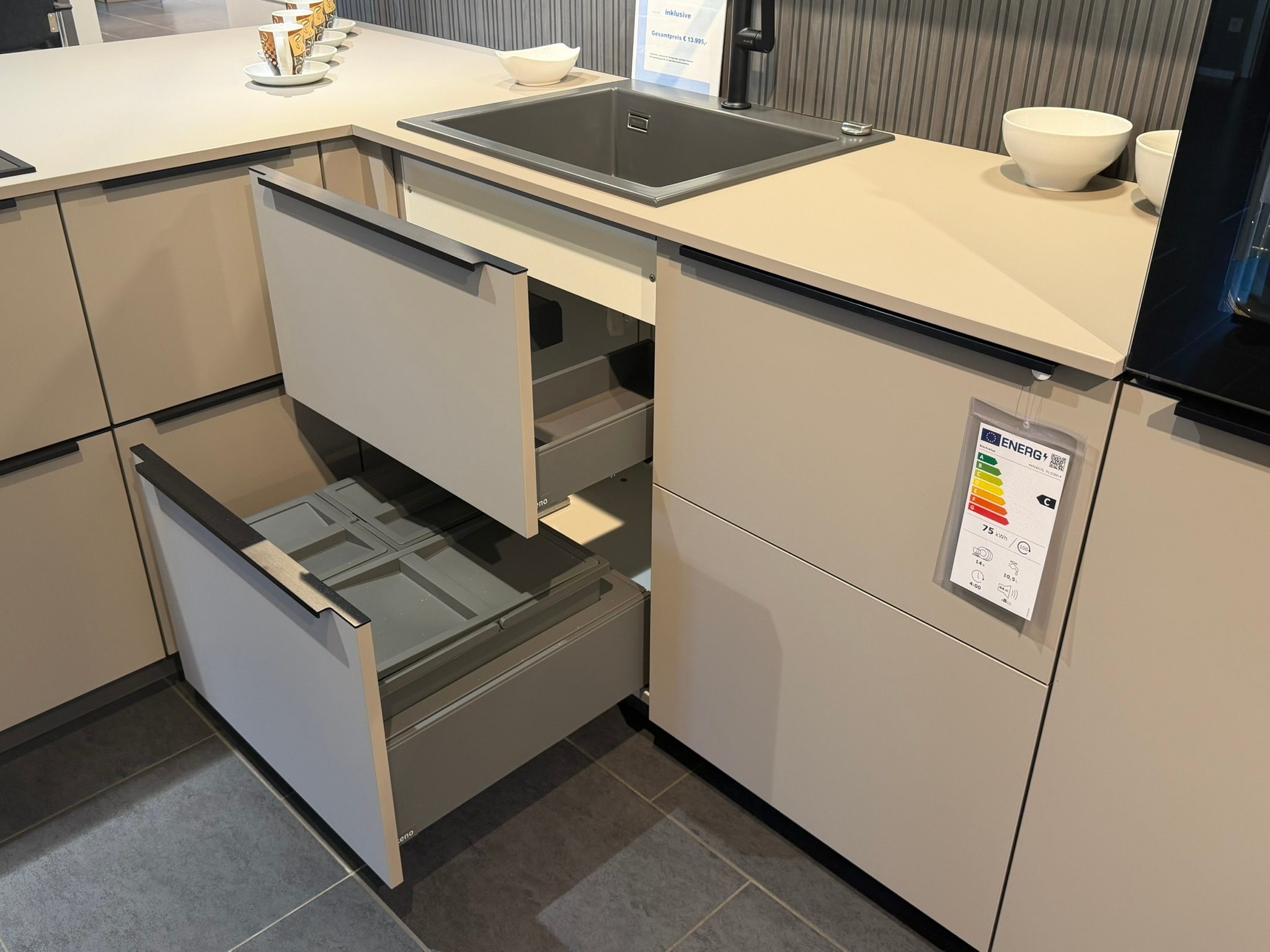 Nobilia Senso Macchiato Ausstellungsküche in L-Form – Ansicht 3