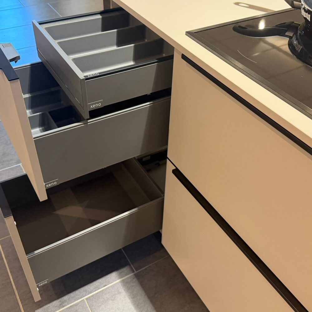 Nobilia Senso Macchiato Ausstellungsküche in L-Form – Ansicht 11